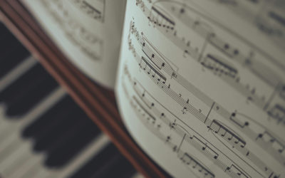 NOUS SOMMES LES PORTÉES, ILS.ELLES SONT LES NOTES DE MUSIQUE.